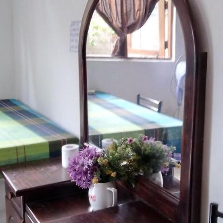 Bed and Breakfast House Of Esanya Негомбо Экстерьер фото